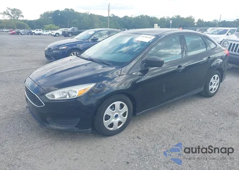 2016 Ford Focus S z USA, uszkodzony, nr VIN 1FADP3E20GL232363